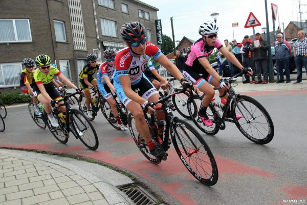 Marieke in peleton wielrennen